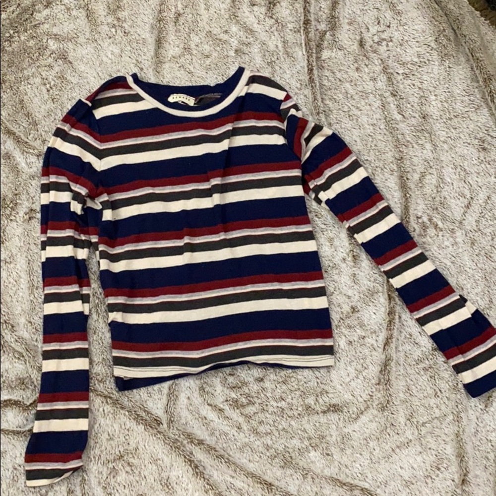 Cropped long sleeved shirt